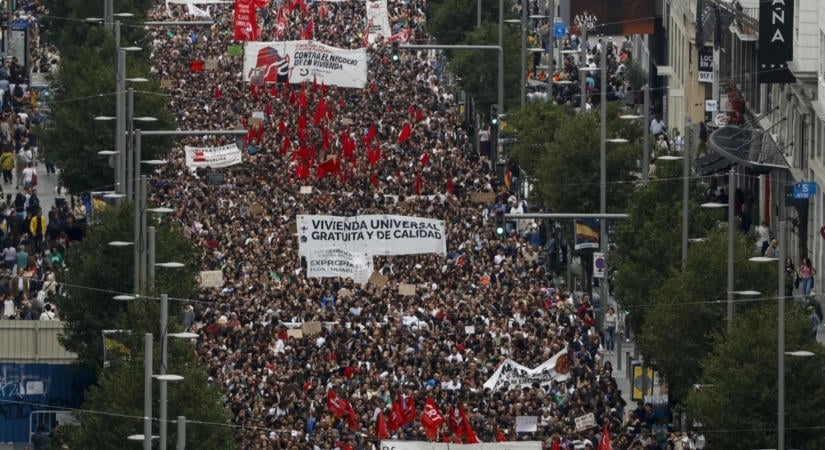 Tízezrek vonultak utcára megfizethető lakhatást követelve Spanyolországban