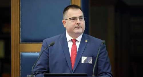 "Megalapozatlan kormányfői kijelentések": Windisch László Baka Andráshoz fordult