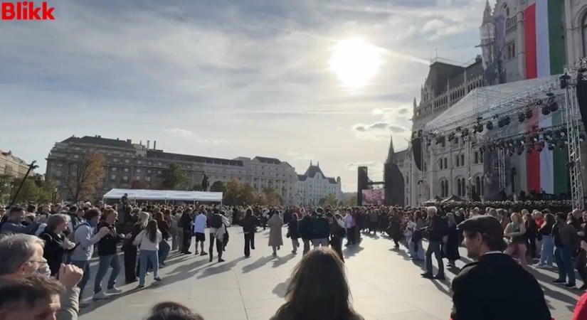 Ez a jelenet várta délután az állami ünnepségre érkezőket a Kossuth téren - videó
