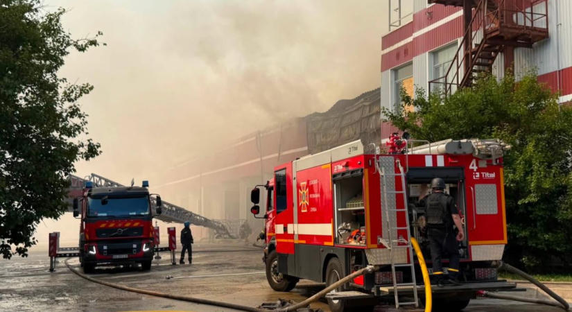 Könyvkiadó raktárát borította lángba egy orosz támadás Harkivban