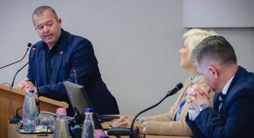 Eldőlt a Számozott utcák sorsa? Kemény vita robbant ki a miskolci rendkívüli közgyűlésben - képekkel