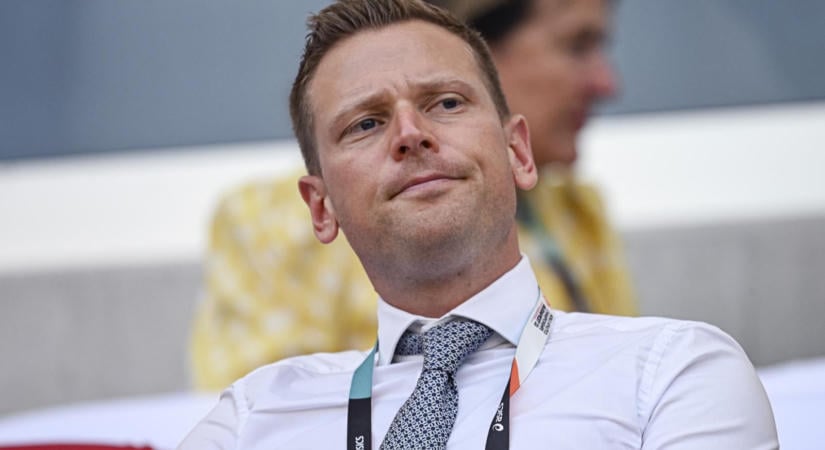 Le kell bontania engedély nélkül épített tihanyi úszómedencéjét Tiborcz István korábbi üzlettársának