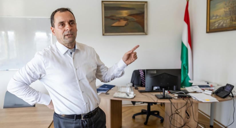És akkor fél évvel a választás után már nem csak a NER emberei mondanak le