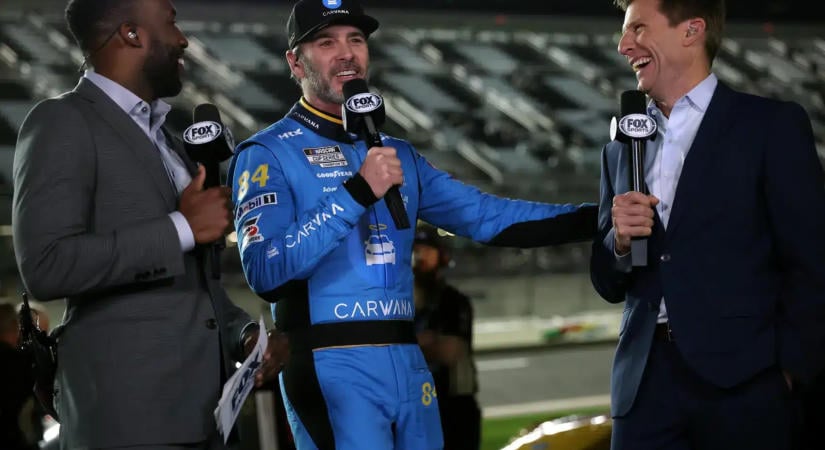 Jimmie Johnsonnak vegyes érzései vannak Carson Hocevarral kapcsolatban