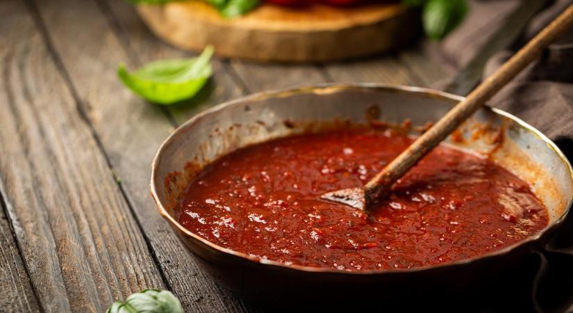 Barátnőmtől tanultam a trükköt: sose gondolnád, hogy erre is jó a ketchup