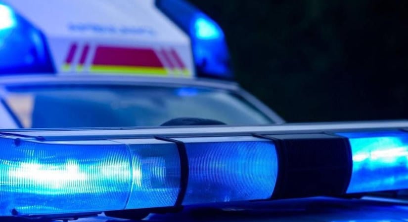 Felborult egy traktor pótkocsija Zalában, teljes az útzár
