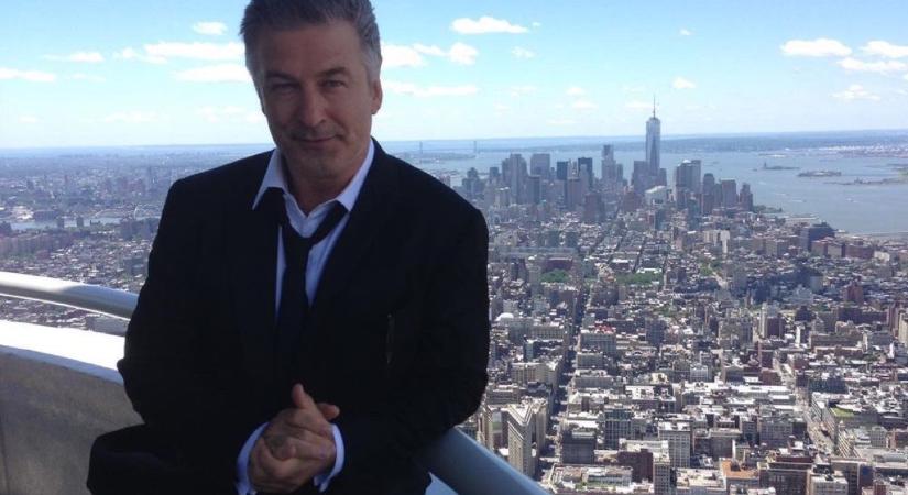 Fótón, ahogy Alec Baldwin elhányta magát miután véletlenül megölte egy kollégáját