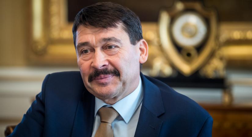 Akkor a baj, hogy Ádert kérlelik állítsa meg Orbánt – nem tévedtünk, tényleg a volt köztársasági elnököt kérlelik