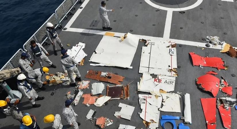 Rendkívüli bejelentés: megtalálták a lezuhant Boeing 737-es roncsait