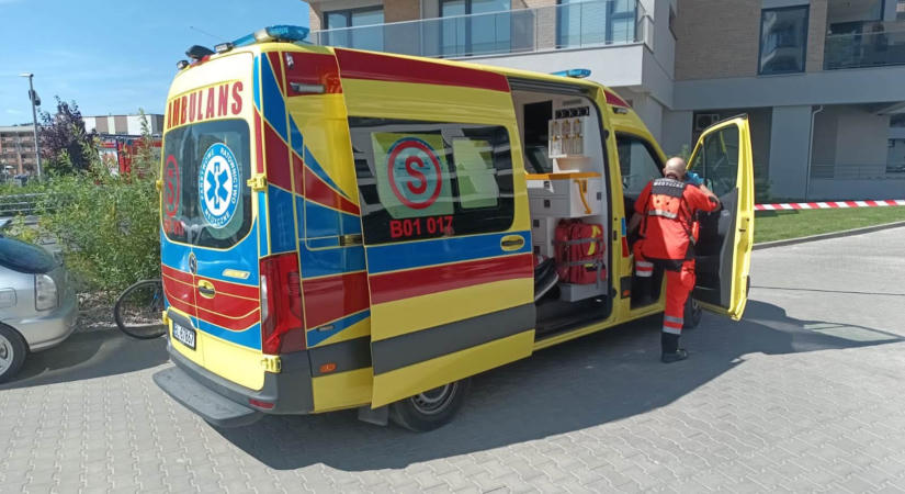 Pokróccal mentettek meg egy erkélyről lezuhanó négyéves kislányt (VIDEÓ)