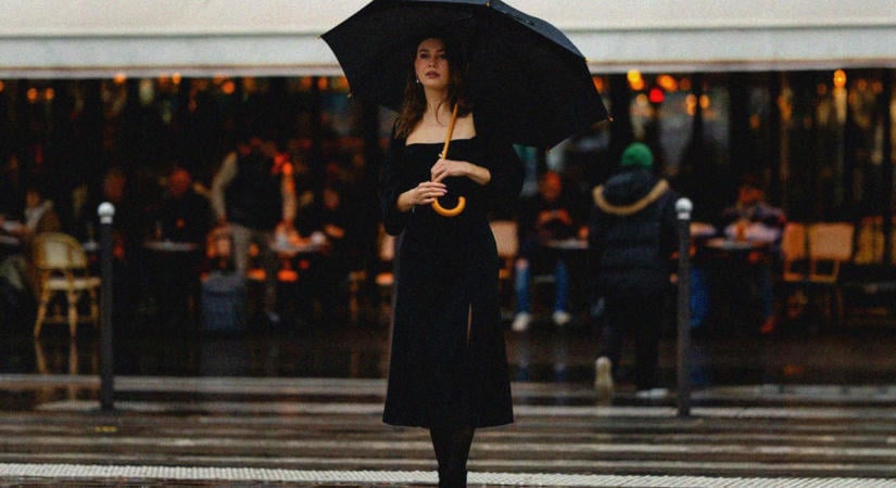6 outfit ötlet esős időre, ami még sosem hagyott cserben – téged sem fog!