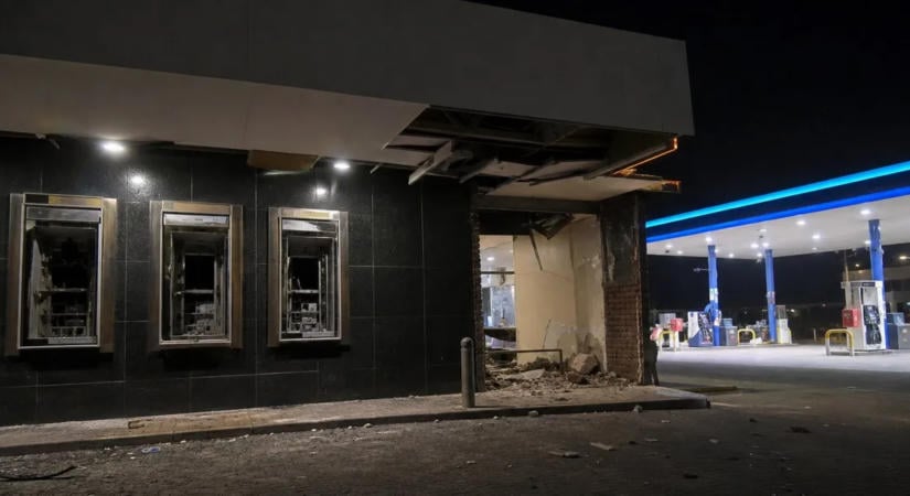 Két bankautomata robbant fel Soweto-ban benzinkutakon