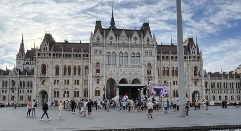Valami készül? Területlezárást rendeltek el az Országház körül