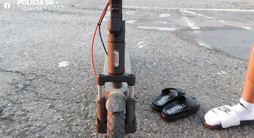 Autó elé hajtott a rollerrel, súlyosan megsérült egy 15 éves lány Dunaszerdahelyen (FOTÓK)