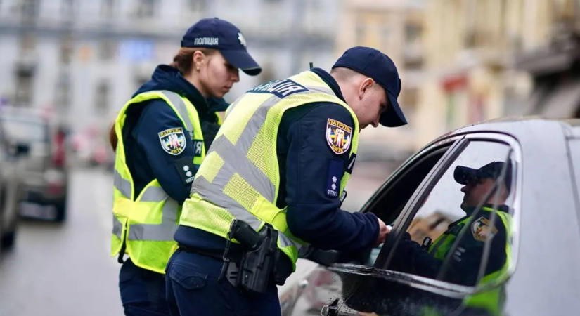 Megbírságolhatják a sofőrt, ha otthon felejti a jogosítványát Ukrajnában?