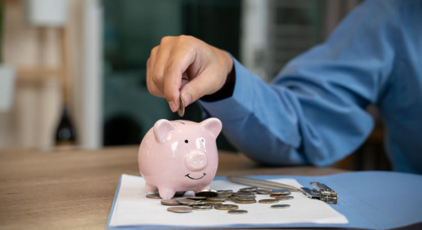 Elképesztő pénzözön a magyar bankszámlákon: ide menekítik a vagyonukat az élelmes megtakarítók