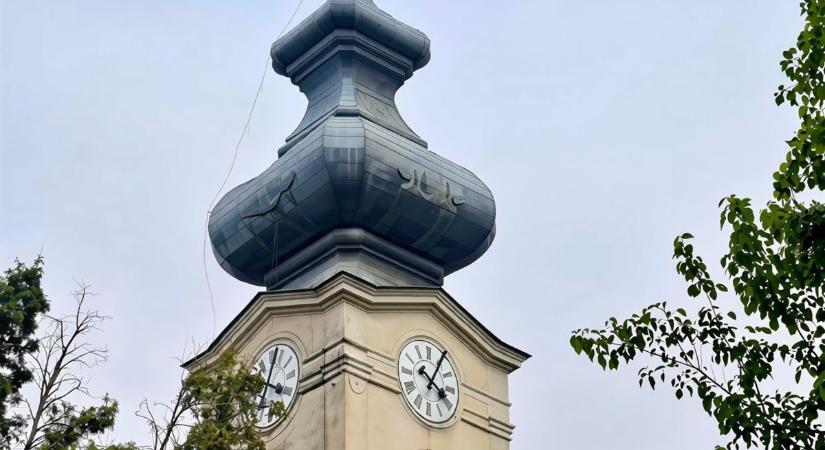 Közös összefogással újult meg az ozorai templom toronyórája – augusztus 19-én avatják fel