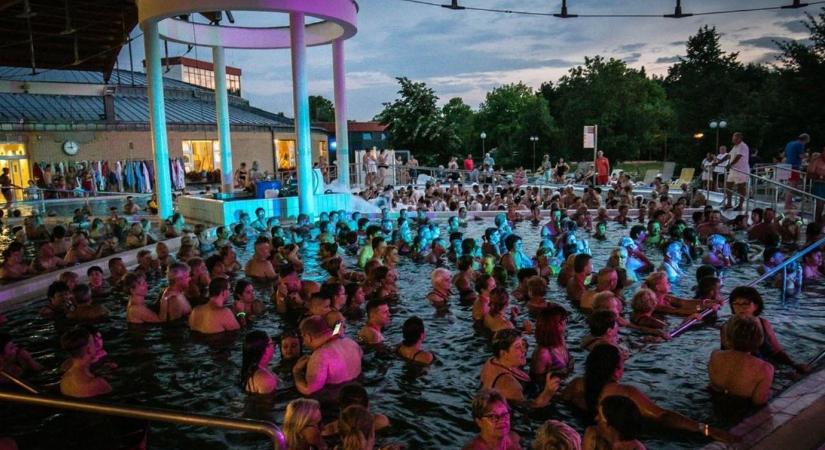 Strandok Éjszakája: Andro, retró slágerek és éjszakai csobbanás vár Vasban