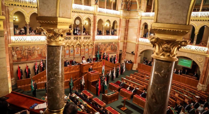 Abszolút Parlament: 2,2 millió órányi megtekintés érkezett az Országgyűlés élő közvetítéseire a YouTube-on