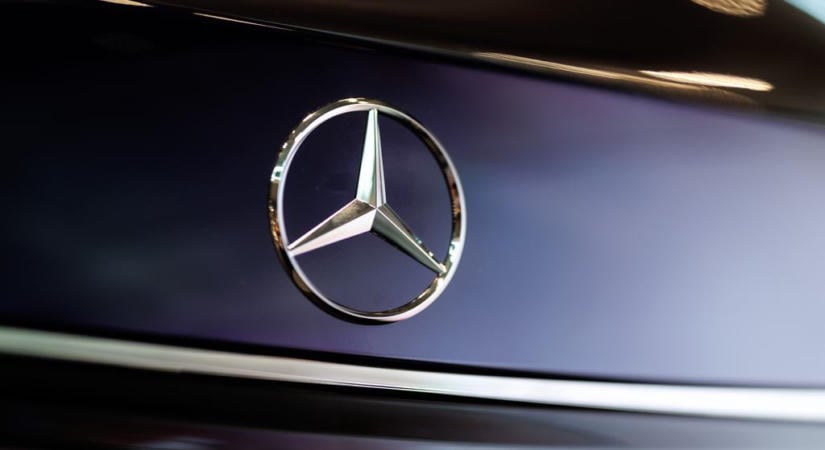 Kész fizetni a dolgozóinak a Mercedes, csak lépjenek le