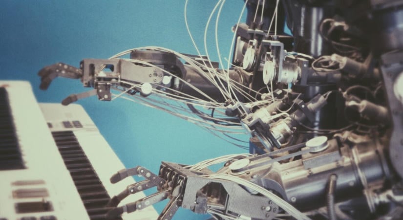 Nyolcmillió dollárt keresett AI-zenékkel egy férfi úgy, hogy a rajongói is robotok voltak