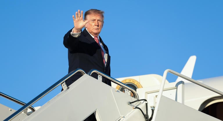 Úszómedencét építtetne Donald Trump a fehér házi sajtószoba helyére