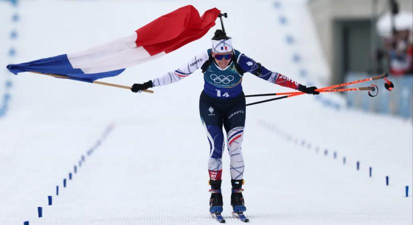 Megvan az első triplázó a nőknél az olimpián, a jogerősen elítélt francia biatlonos, Simon újra nyert
