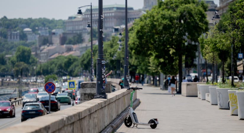 Magyar Péter közölte, a kormány jelentősen szigorítaná az elektromos rollerek használatát