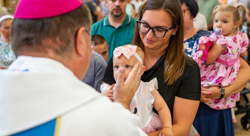Nem az a bátor, aki nem fél – erős üzenet hangzott el Búcsúszentlászlón (galéria, videó)
