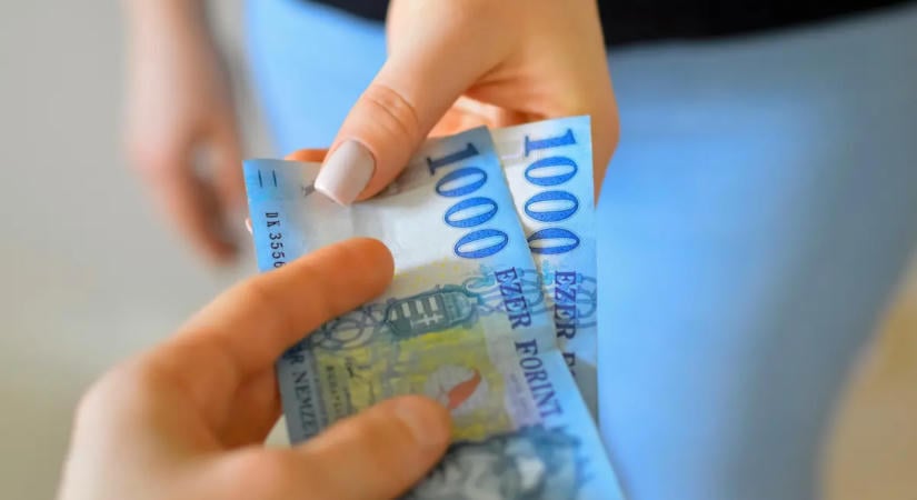 Erősödött a forint hétvégén, aztán így indította a hétfőt a pénzünk