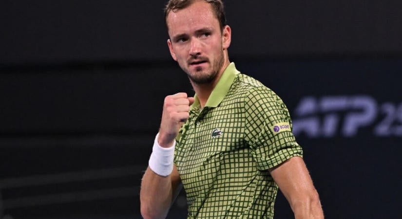 Kizárták Medvegyevet a Djokovics elleni elődöntőből