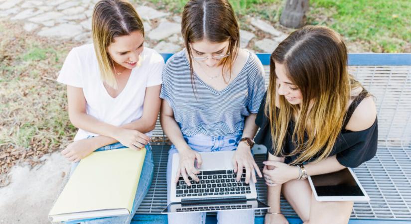 Az uniós átlag felett van a fiataljaink alapfokú digitális készsége
