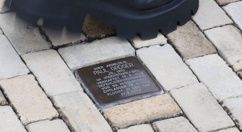 Betiltották a holokauszt áldozataira emlékező botlatóköveket egy német városban