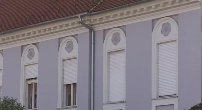Egy gyümölcs miatt késelhette halálra a fiát az apa Győrben