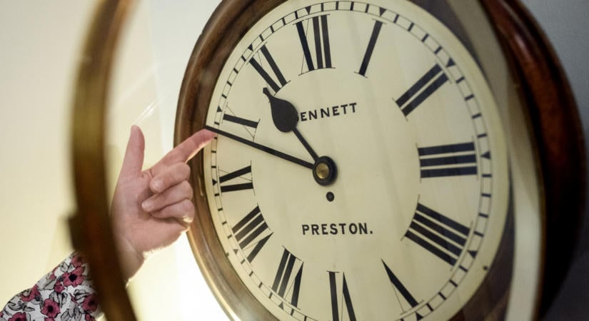 Évek óta vitatkoznak rajta, most ismét eljött az óraátállítás ideje