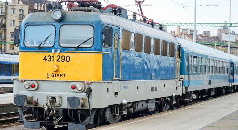 Füstölt egy mozdony, pótlóbuszok közlekednek ezen a vonalon