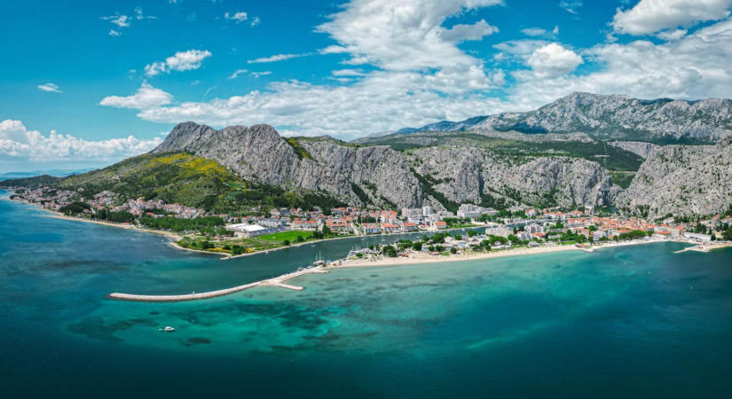 Erdőtűz pusztított Omiš térségében, stabilizálódott a helyzet a horvát tengerparton
