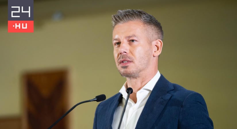 Magyar Péter: Pócs János suttyomban videózta a Parlamentbe látogató gyerekeket
