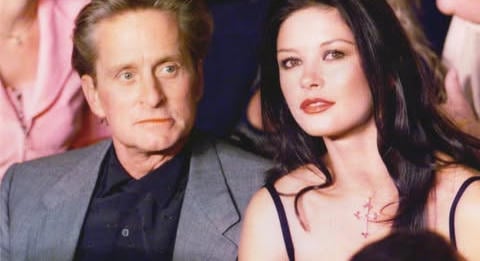 Michael Douglas elcsattant interjú közben, amikor a szexfüggőségéről kérdezték