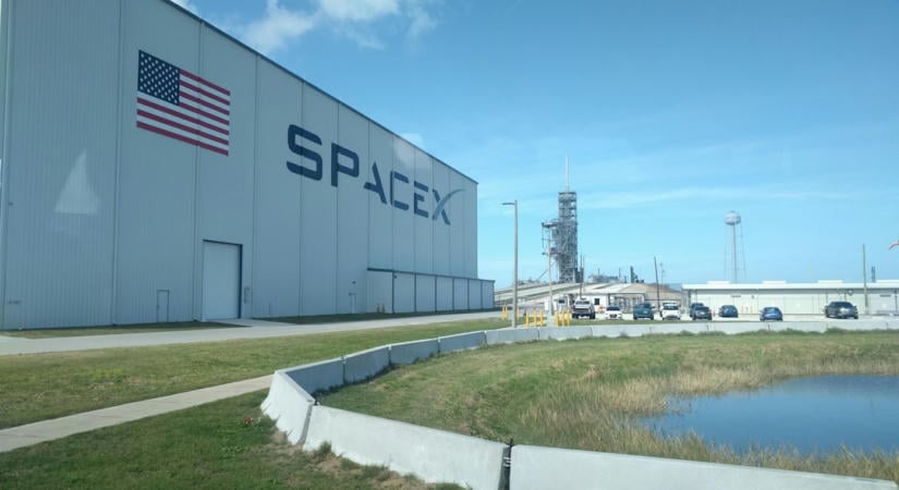 SpaceX 40 milliárd dolláros hitelt zárt le AI-chipekért
