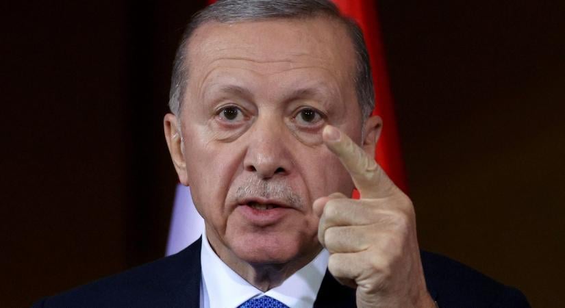 Erdogan a NATO-szövetségeseket sürgeti az ukrajnai háború mielőbbi rendezésére