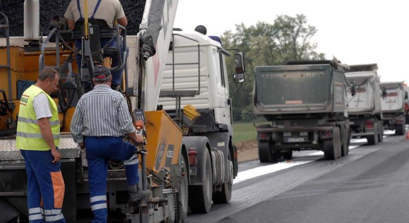 Lázár János 200 milliárdos pluszkiadásba taszíthatja az adófizetőket