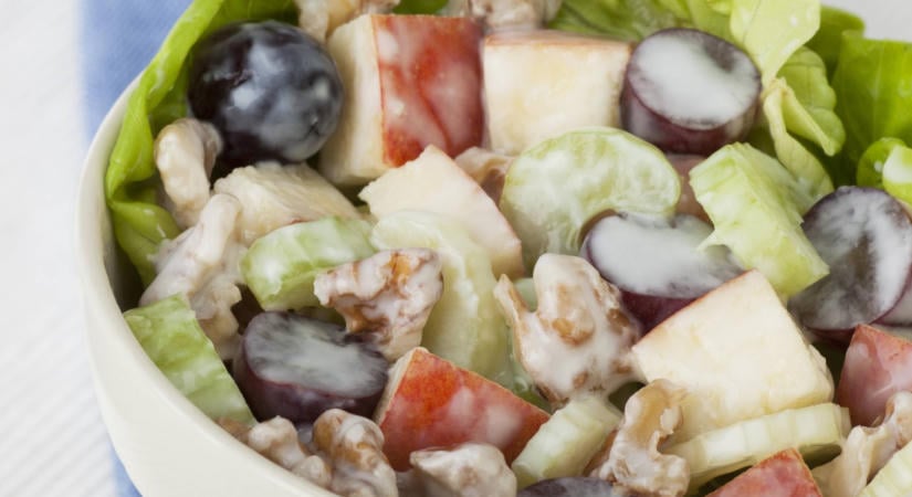 Friss és ropogós Waldorf-saláta: a tökéletes, frissítő köret percek alatt
