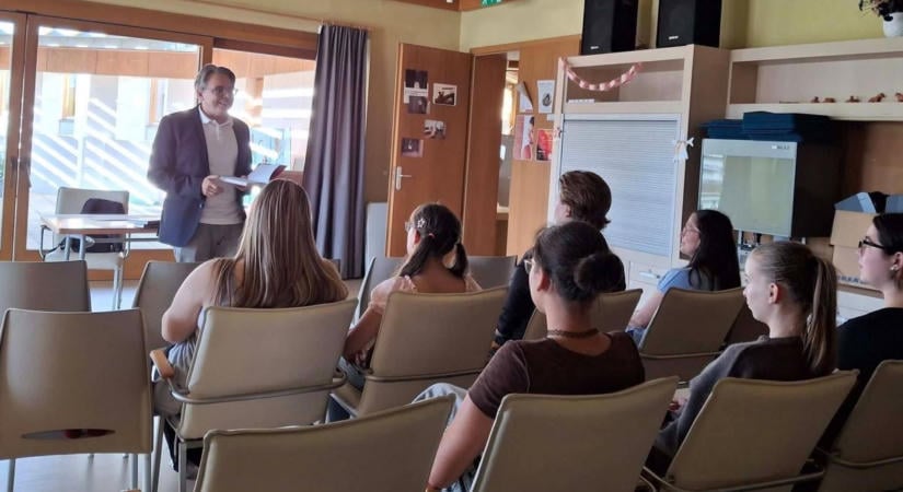 Író-olvasó találkozón kérdezhettek a siófoki diákok Dragomán Györgytől
