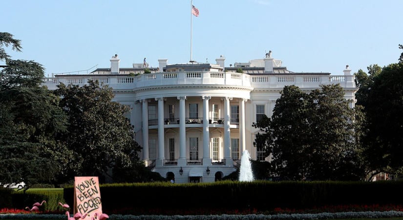 Önkéntes szabályozásra kérte a techóriásokat Trump