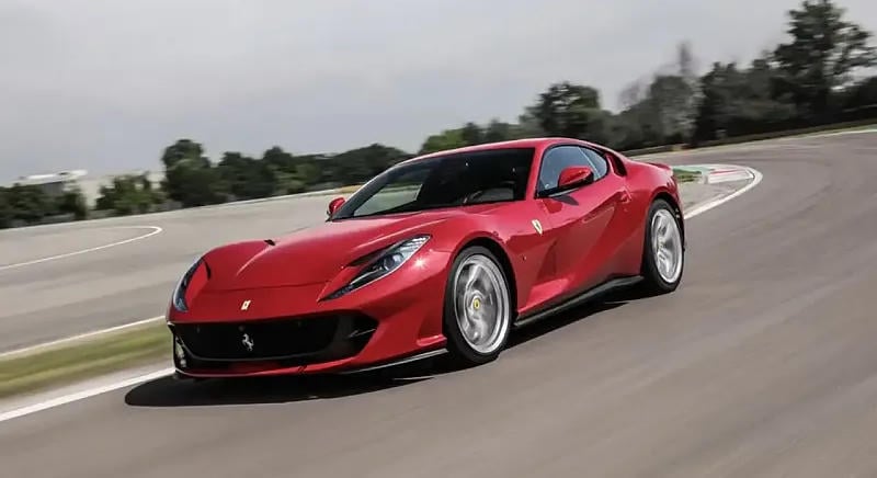 Kevesen tudják, miért lett piros a Ferrari jellegzetes színe