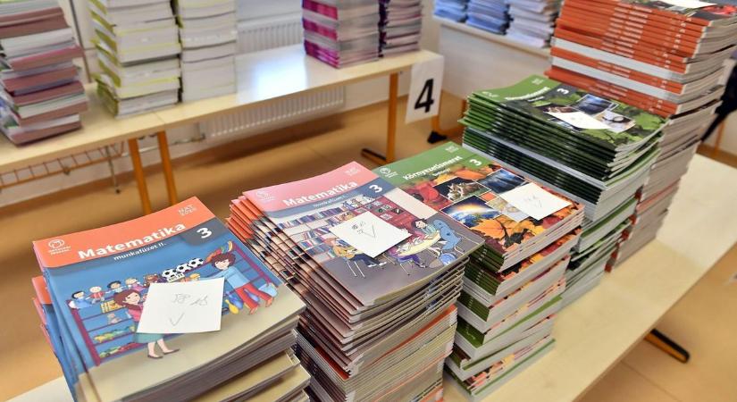 Kedden dönthet az Országgyűlés az iskolakezdési támogatásról és az új közszolgálati médiaszervezetről