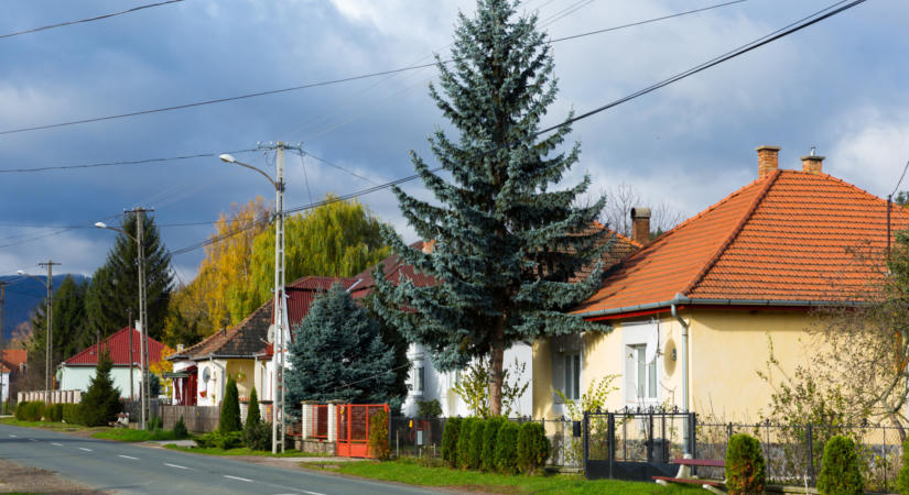 Egymás után vonják vissza a települések a beköltözést korlátozó szabályaikat
