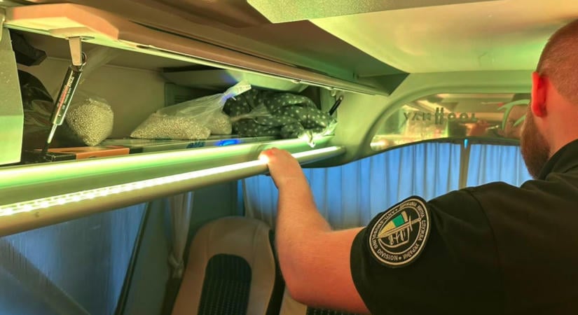Több mint 20 kg, közel 2 millió hrivnya értékű ezüstöt foglaltak le egy Olaszországból érkező menetrend szerinti busz sofőrjétől