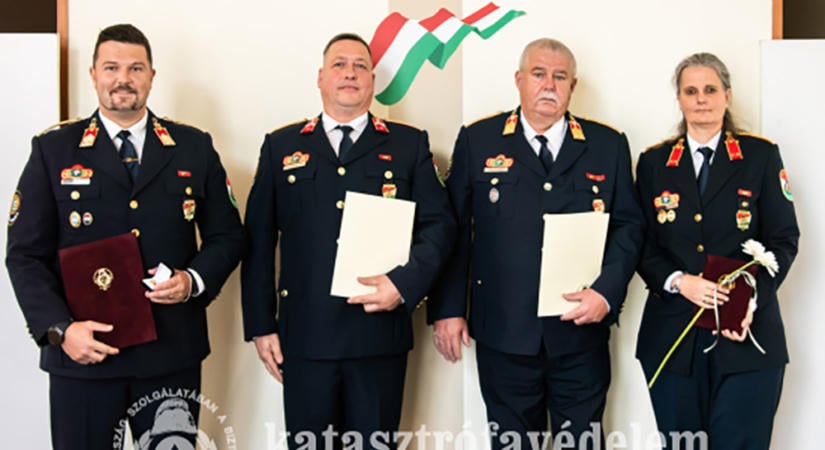 Kiemelkedő szolgálatért díjazták a Békés megyei tűzoltókat: Belügyminiszteri és főigazgatói elismerések születtek